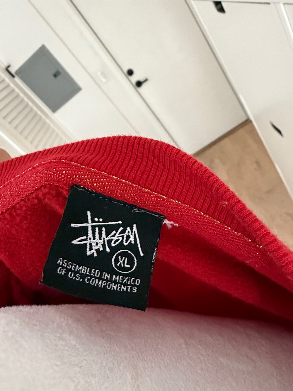 Stussy Red Crewneck Sweatshirt with White Logo Tag - Picture 4 of 4